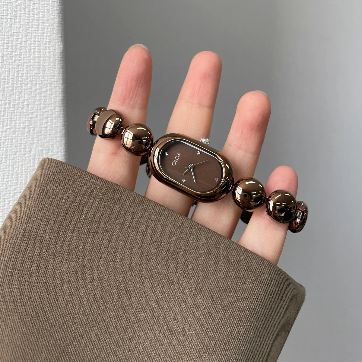 Retro Oval Leather Quartz Watch – Minimalist Daily Style