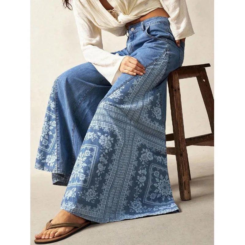 Women’s Plus Size Flare Jeans With Pockets And Floral Detail