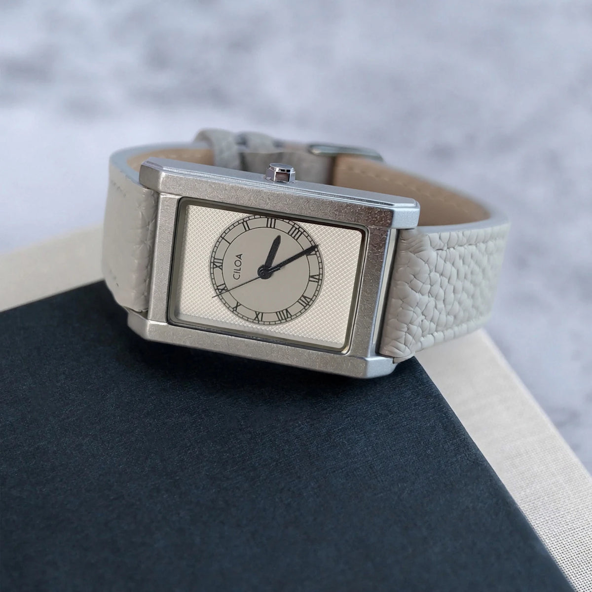 Vintage Rectangle Quartz Watch – Minimalist Business Style