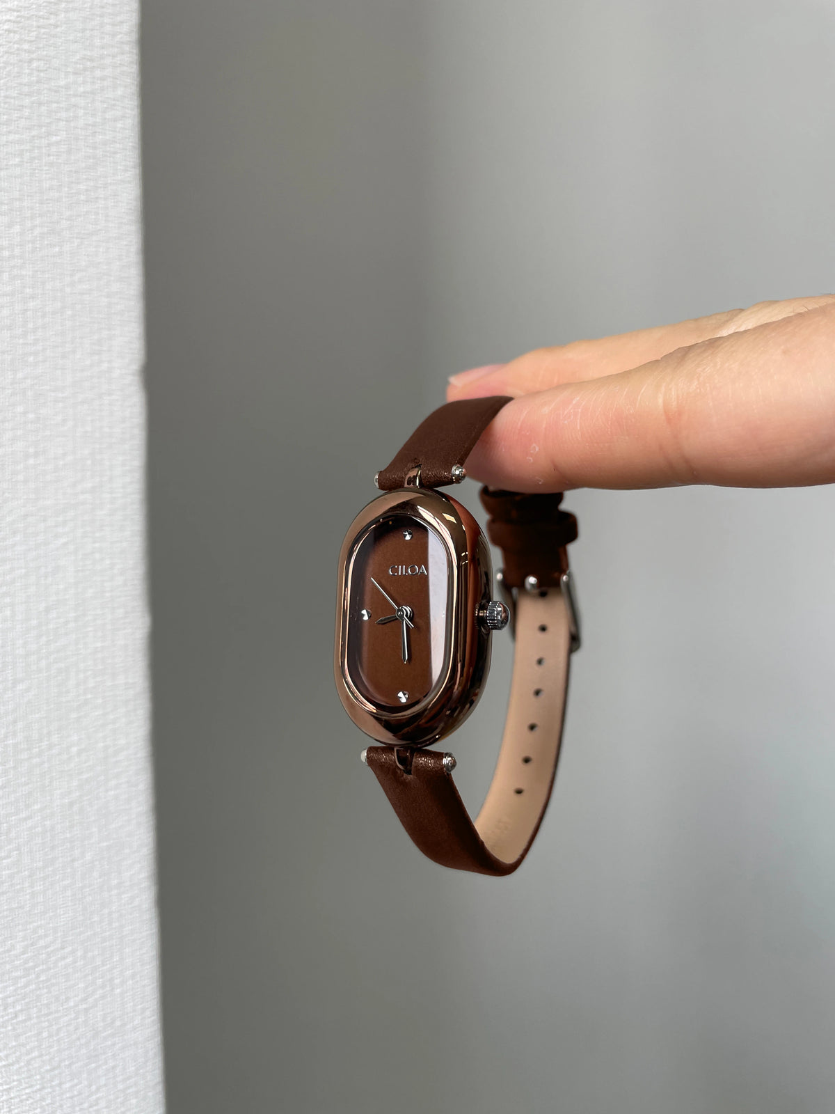 Retro Oval Leather Quartz Watch – Minimalist Daily Style