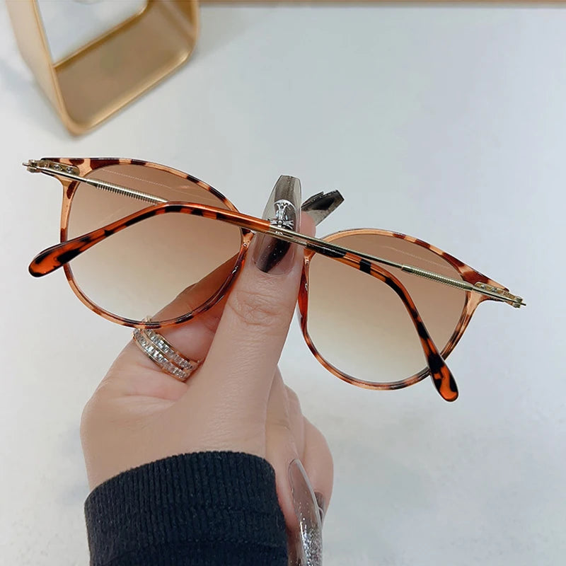 Women’s Round Vintage Sunglasses With UV400 Protection