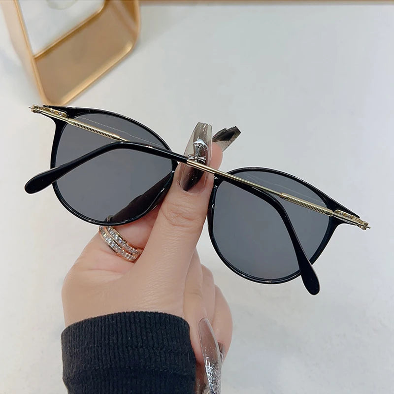 Women’s Round Vintage Sunglasses With UV400 Protection