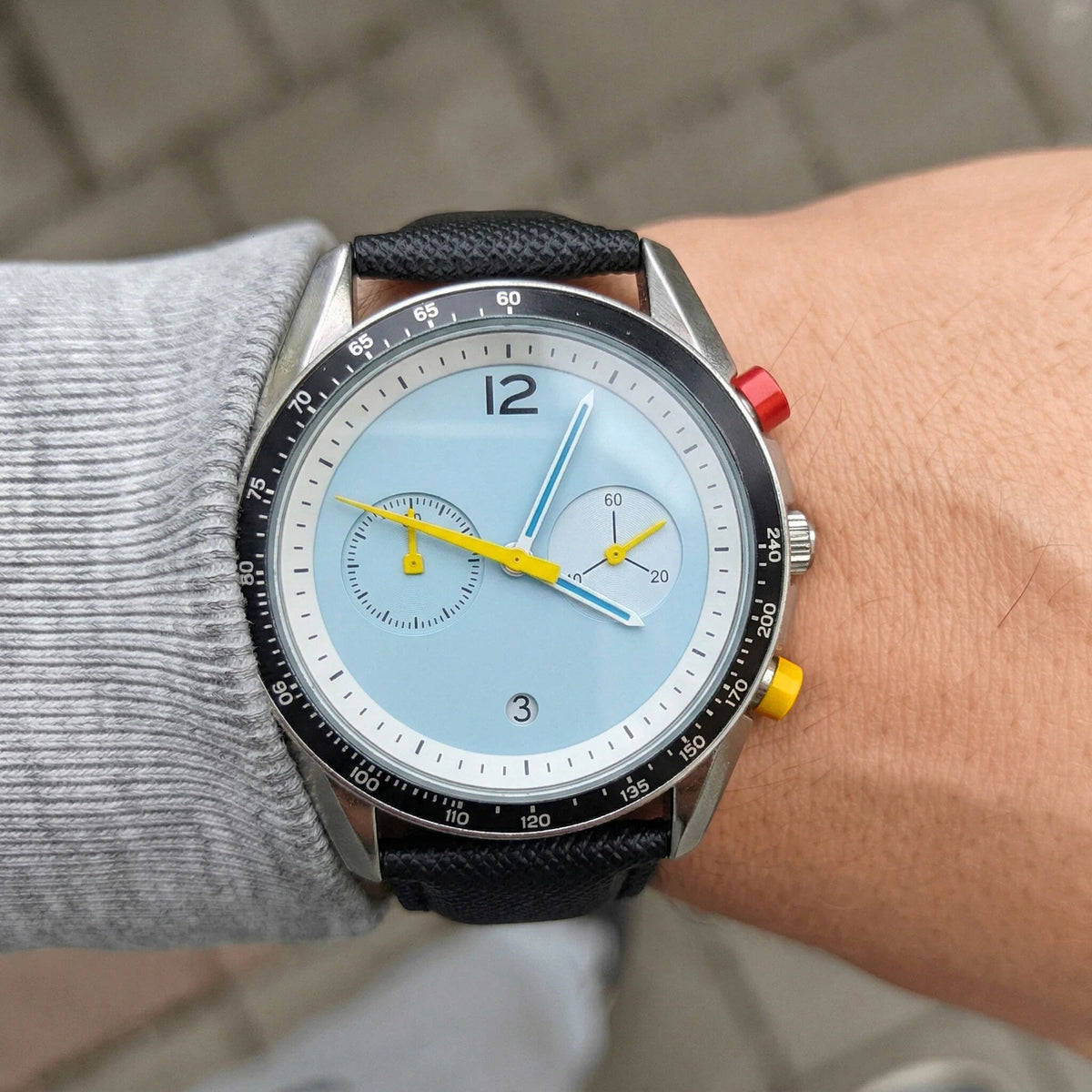Men's Leather Quartz Watch – Waterproof Fashion Gift