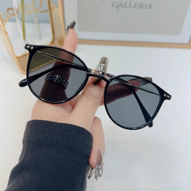 Women’s Round Vintage Sunglasses With UV400 Protection