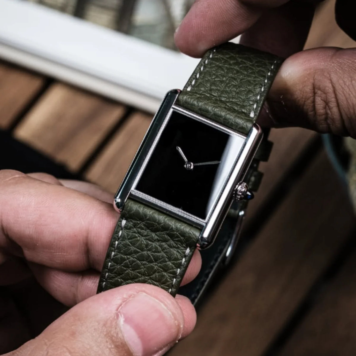 Men's Rectangular Leather Strap Quartz Dress Watch