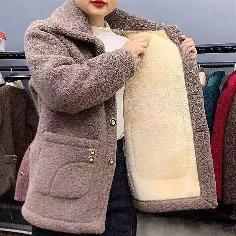 Women’s Thick Fleece Faux Fur Coat With Lapel Pockets