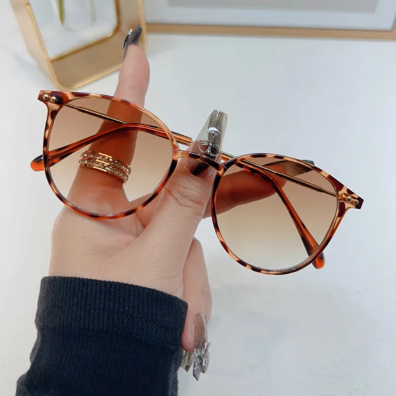 Women’s Round Vintage Sunglasses With UV400 Protection