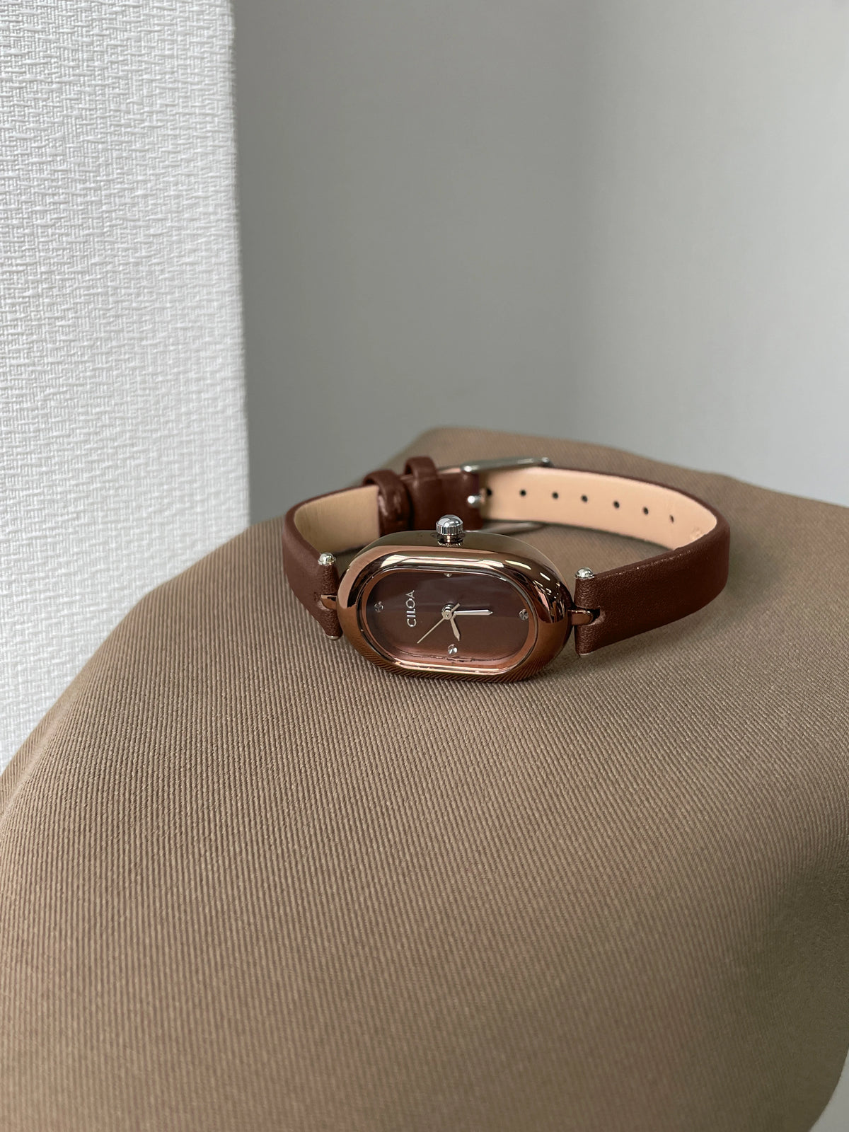 Retro Oval Leather Quartz Watch – Minimalist Daily Style